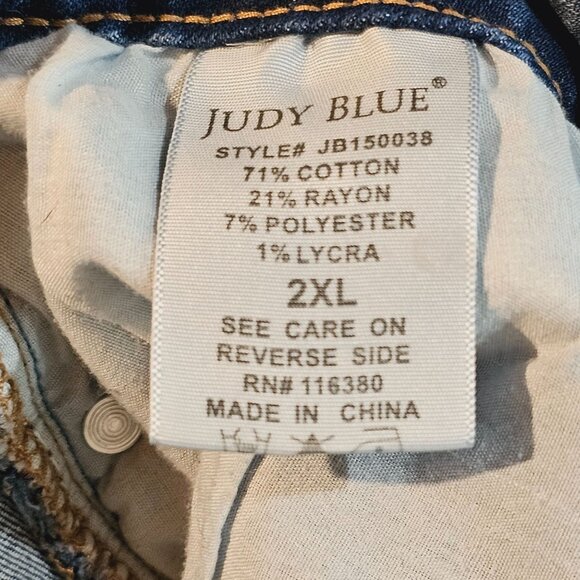 Judy Blue Mid Rise Cuffed Hem Med Wash Denim Shorts JB150038, Plus Size, 2XL - Picture 8 of 8